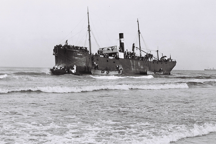 אוניית המעפילים פריטה, עוגנת מול חופי תלאביב 1939 זולט קלוגר